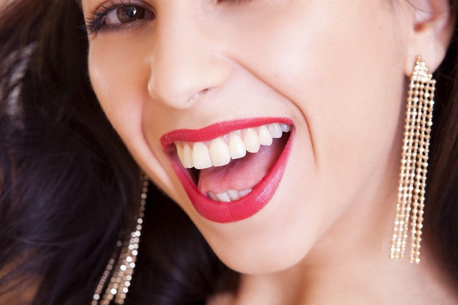 Professional Teeth Whitening Services Vs DIY