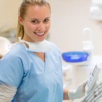 female-dentist-with-dental-equipment-at-surgery-smiling-friendly-staff_Bt--ojpVo